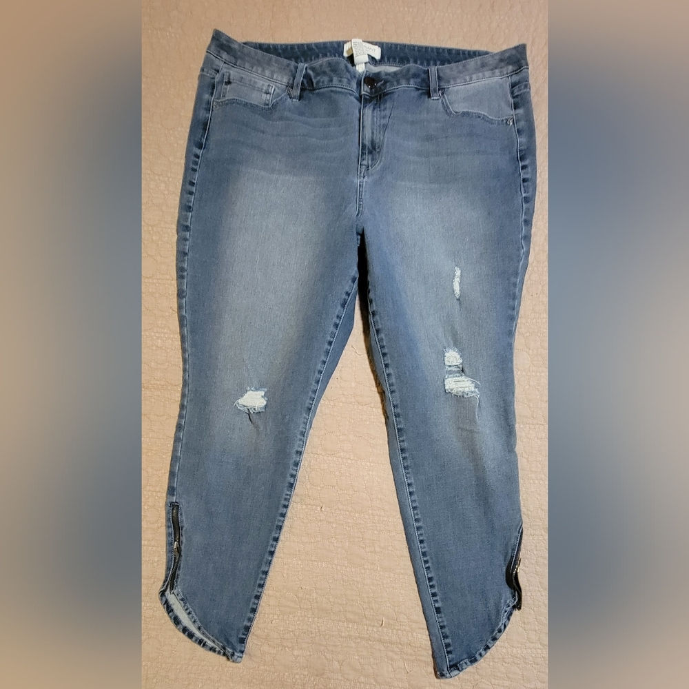 Women's Lane Bryant Super Stretch Skinny jeans. Size 20. Zippers at ankle.
